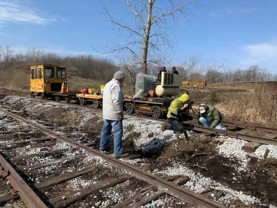 Tightening track Joints